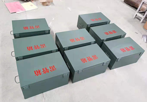 石门炸药箱和雷管箱一般是怎么存放的？