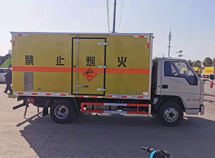 石门爆破器材运输车工人安全操作规范与智能技术保障